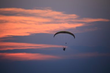 Paramotor ve günbatımı