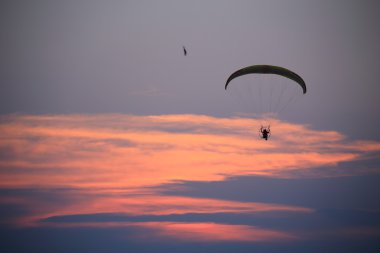 Paramotor ve günbatımı