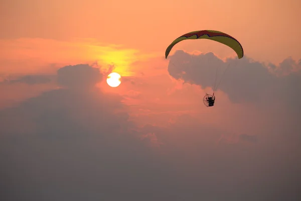 Paramotor ve günbatımı