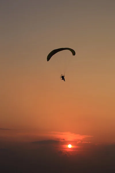 Paramotor ve günbatımı