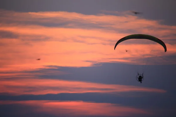 Paramotor ve günbatımı