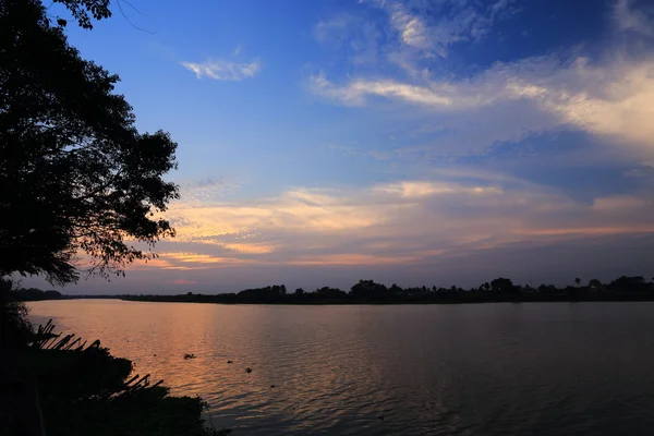 Günbatımı ve nehirler — Stok fotoğraf