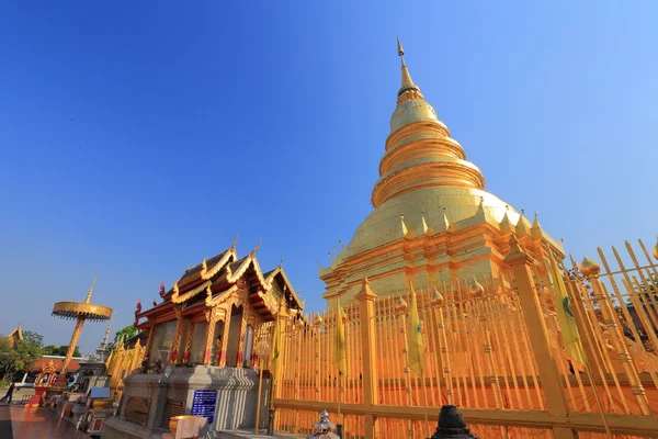 Wat Phra That Hariphunchai, Lamphun na Tailândia — Fotografia de Stock