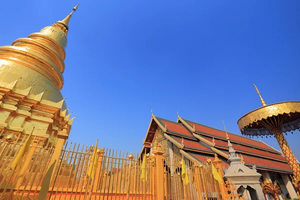 Wat Phra dat Hariphunchai, Lamphun in Thailand — Stockfoto