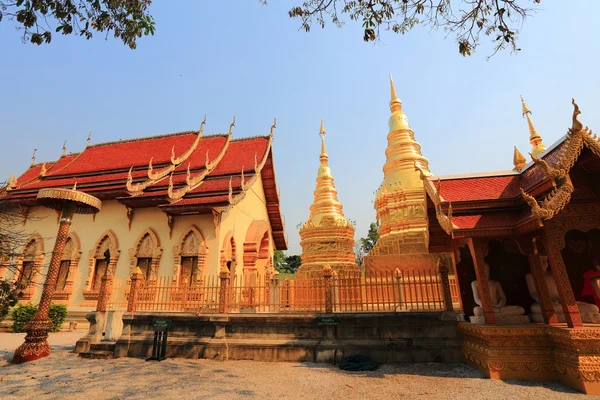 Wat phra that hariphunchai, lamphun at thailand — Stockfoto