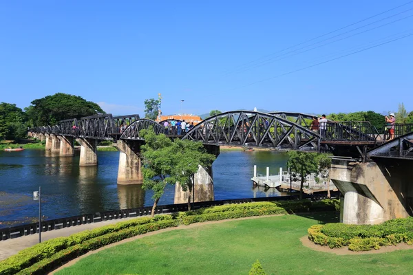 Ponte histórica no rio Kwai em Kanchanaburi na Tailândia — Fotografia de Stock