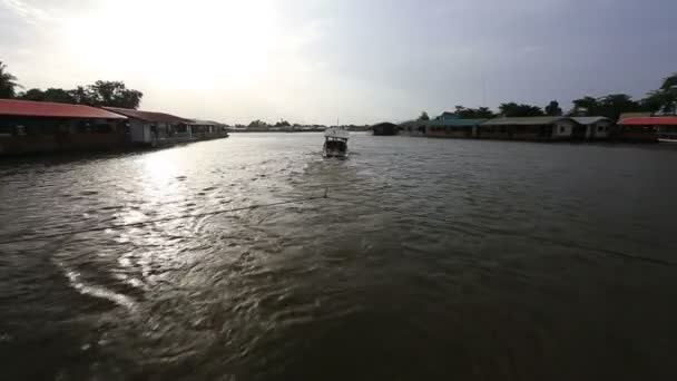 Ποτάμι σε Καντσαμπούρι — Αρχείο Βίντεο