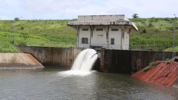 Sluice dam — Stock Video