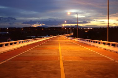 Gece Cadde Köprüsü