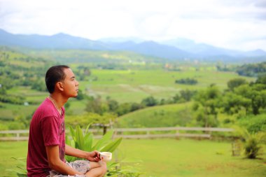 Adam ve pirinç terasları