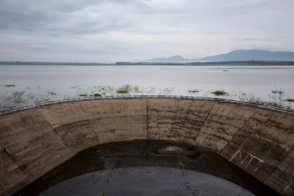 Klong Yai reservoir Dijk — Stockfoto