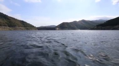 Bhumibol dam ve dağlar