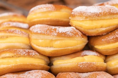 Muhallebi kremalı Alman çörekleri. Krapfen kreması. Çörekler. Ev yapımı.
