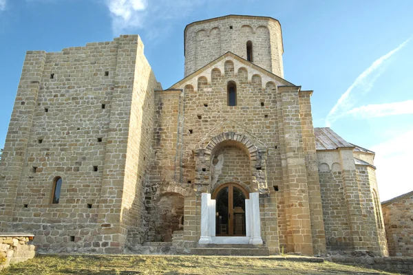 Djurdjevi Stupovi kloster, Serbien — Stockfoto