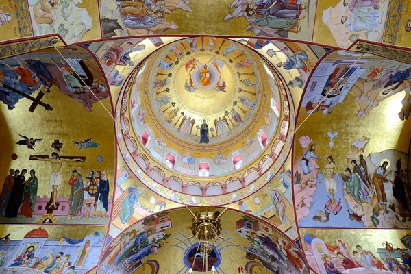 Interior da Catedral da Ressurreição em Podgorica, Montenegro — Fotografia de Stock