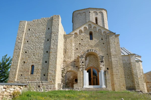 Djurdjevi Stupovi kloster, Serbien — Stockfoto