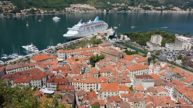 Kotor Old Town ve Cruise Gemi, Karadağ