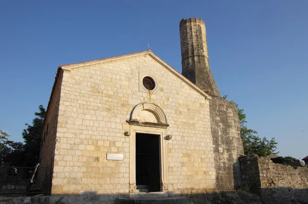 Église-mosquée dans la vieille ville d'Ulcinj — Photo