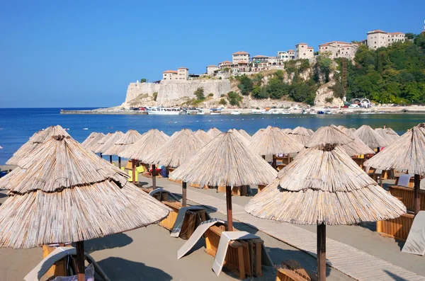 Ulcinj: Beach a staré město, Černá Hora — Stock fotografie