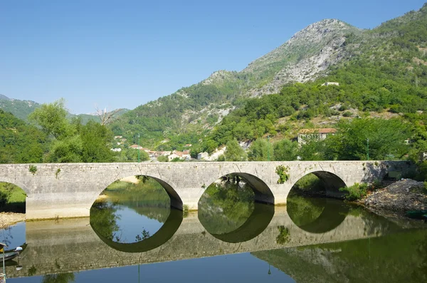 Bron över floden Crnojevica, Montenegro — Stockfoto