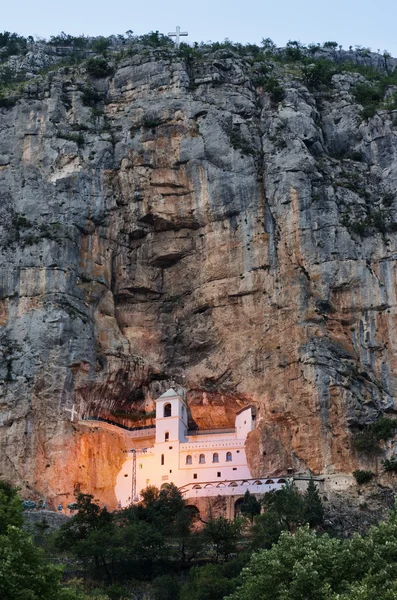 Monasterio de Ostrog vista nocturna, Montenegro —  Fotos de Stock