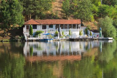 Villa Ovcar Gölü, Sırbistan'a