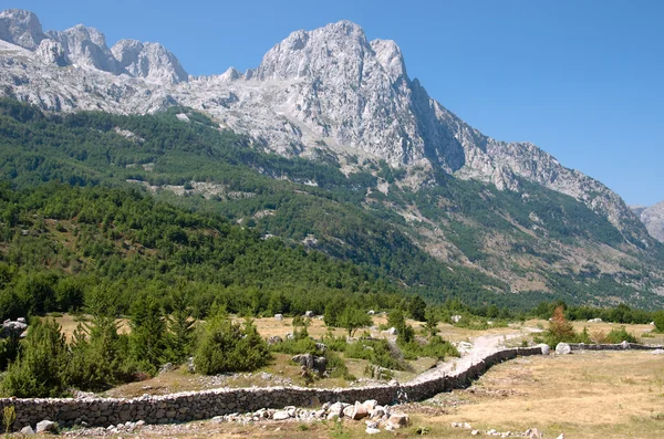 Topo alpes albaneses — Fotografia de Stock