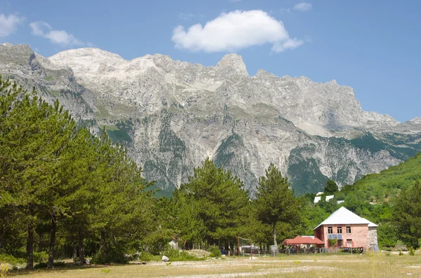 Alpes albaneses del valle de Theth — Foto de Stock