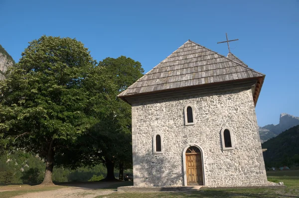 Kostel v vesnice Theth, Albánie — Stock fotografie