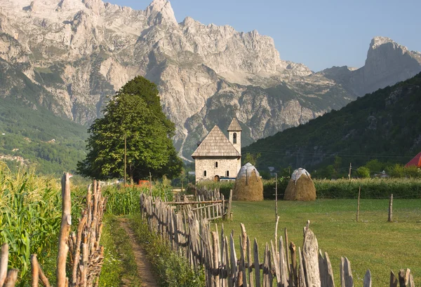 Theth Valley Em Alpes Albaneses — Fotografia de Stock