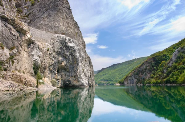 Koman-Fierza Lake, Albanië — Stockfoto