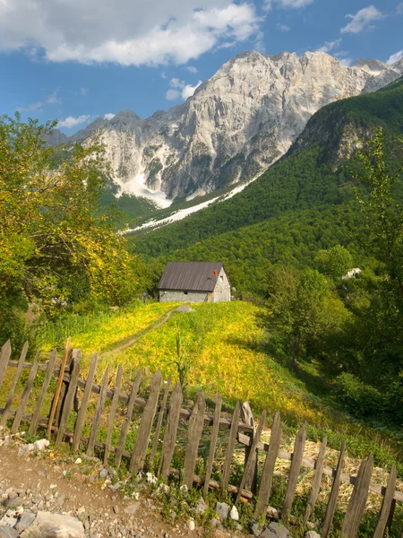 Valbona κοιλάδα στις αλβανικές Άλπεις — Φωτογραφία Αρχείου