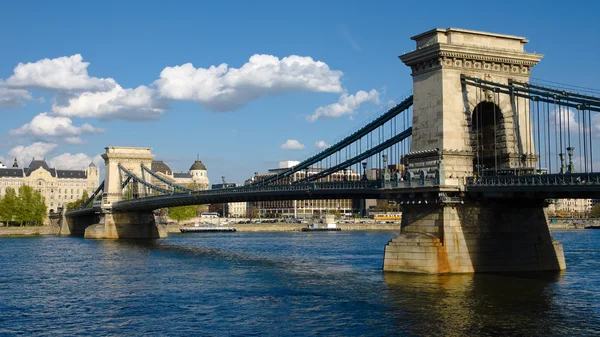 Budapeşte, zincir köprü nehir Tuna — Stok fotoğraf