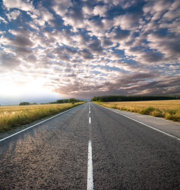 Bulutlar ve yol