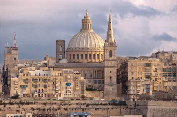 Vista de La Valletta en la noche — Foto de Stock