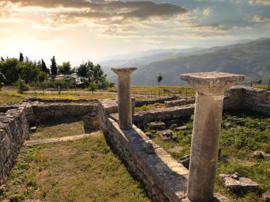 Sunset bulvarında Harabeleri antik Byllis, Arnavutluk