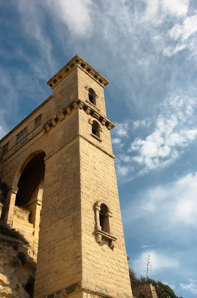 Tower Agaist Cloudy Sky — Stock Photo, Image