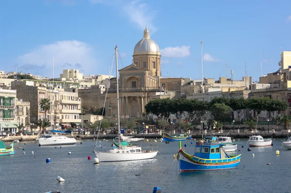 Kalkara Creek e la chiesa di San Giuseppe, Malta — Foto Stock