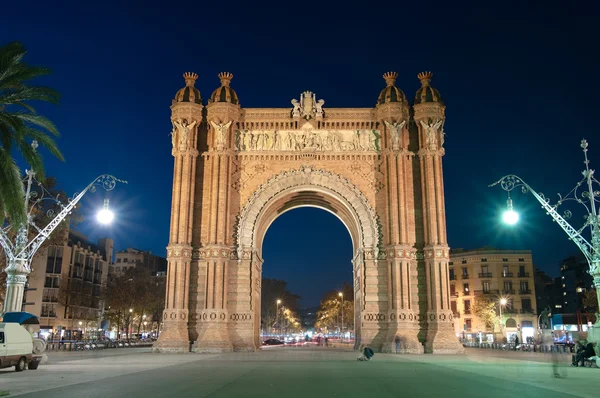 The 'Arc De Triomf' di notte a Barcellona, Spagna — Foto Stock