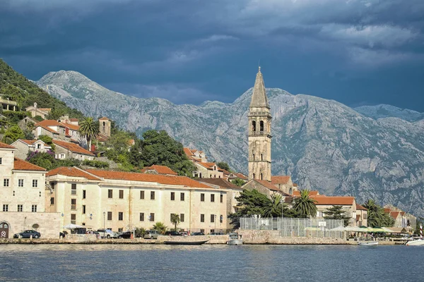 科托尔湾、 黑山 Perast 村 — 图库照片