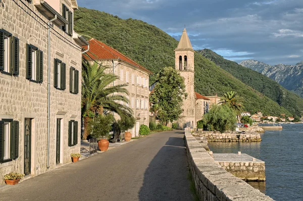 Kotor Bay podél Stoliv vesnice, Černá Hora (hdr) — Stock fotografie