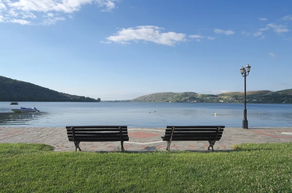 Two Benches With A Beautiful View — Stock Photo, Image