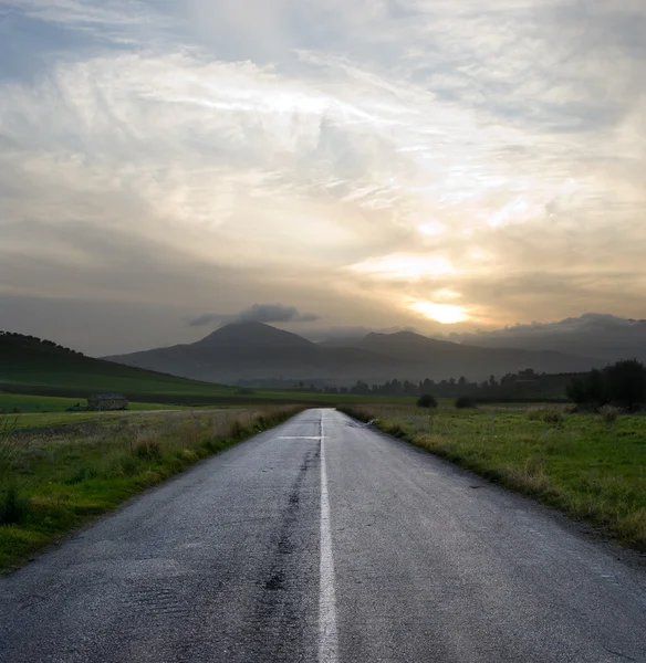 Gloomy sunset on the empty road — Stock Photo, Image