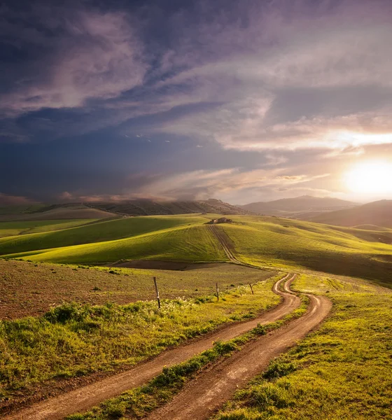 Landschap bij de zonsondergang — Stockfoto