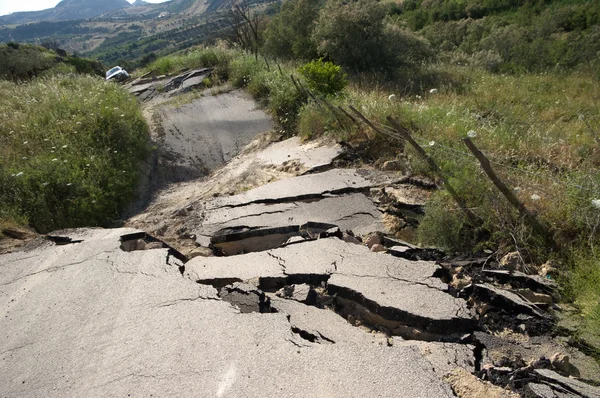 Gebroken weg — Stockfoto