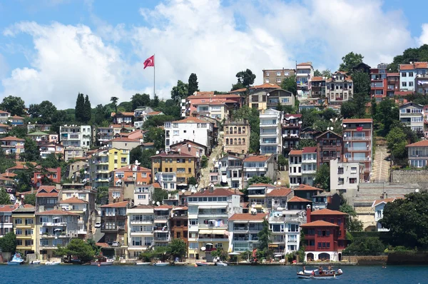 Istanbul uit waterkant van Bosporus — Stockfoto