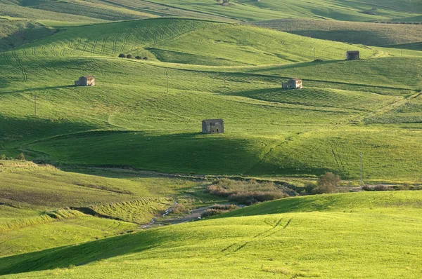 Farmhouse On Rolling Hills — Stock Photo, Image