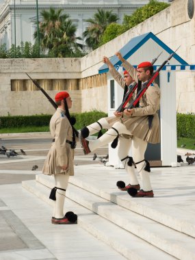 Yunan korur