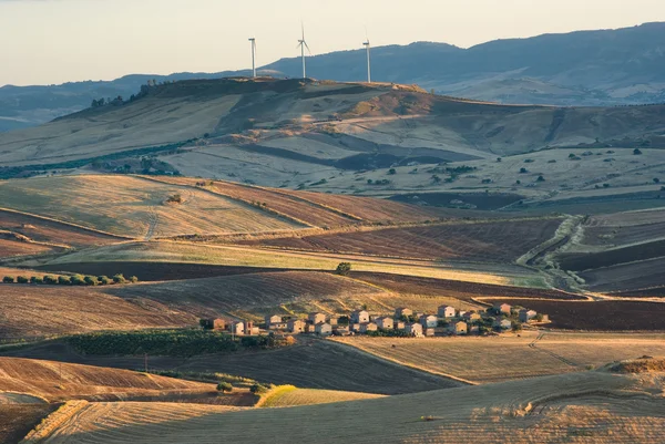 Vila rural no campo de verão — Fotografia de Stock