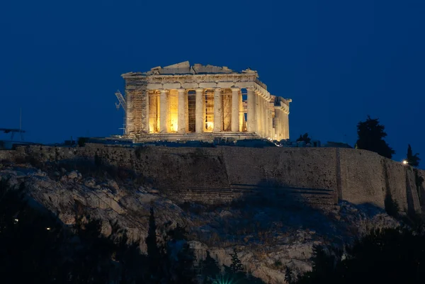 Nézd, az Akropoliszra és a Parthenon éjjel — Stock Fotó
